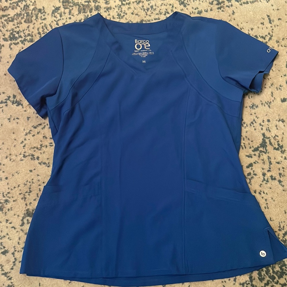 Barco scrub top